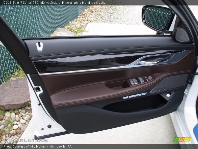 Door Panel of 2018 7 Series 750i xDrive Sedan