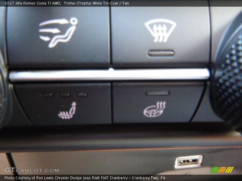 Trofeo (Trophy) White Tri-Coat / Tan 2017 Alfa Romeo Giulia Ti AWD