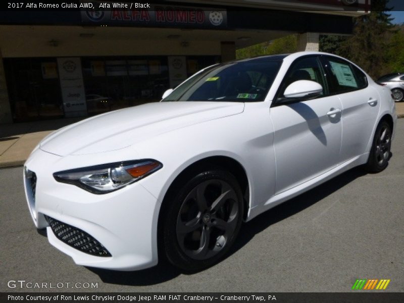 Front 3/4 View of 2017 Giulia AWD