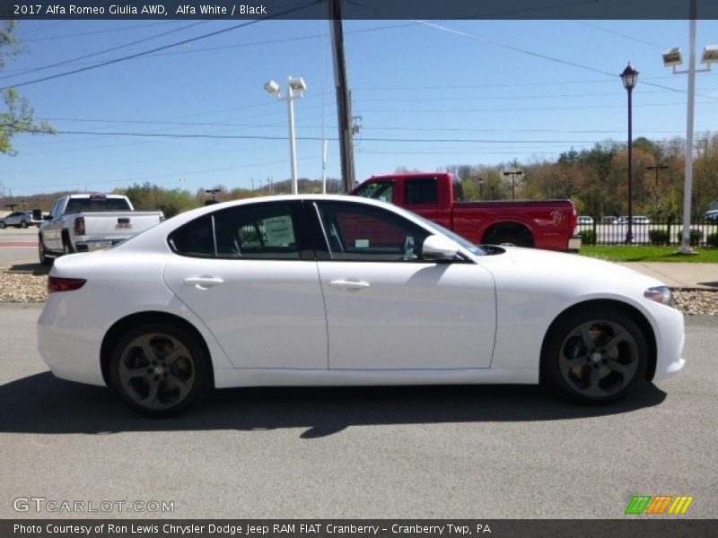 Alfa White / Black 2017 Alfa Romeo Giulia AWD