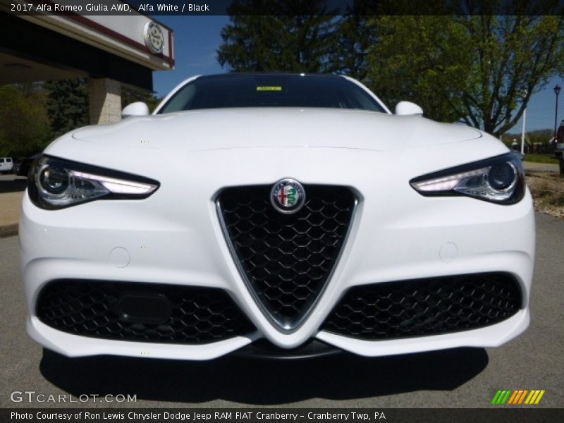 Alfa White / Black 2017 Alfa Romeo Giulia AWD