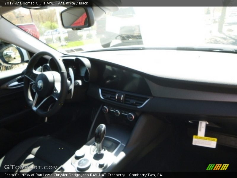 Alfa White / Black 2017 Alfa Romeo Giulia AWD
