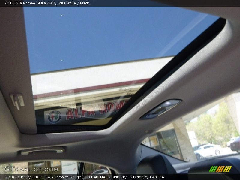 Alfa White / Black 2017 Alfa Romeo Giulia AWD
