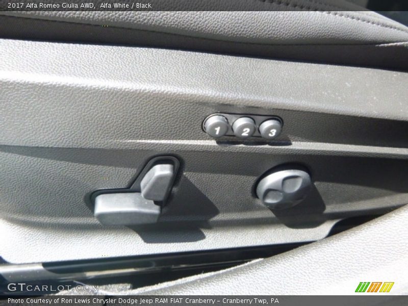 Alfa White / Black 2017 Alfa Romeo Giulia AWD