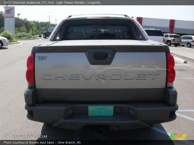 Light Pewter Metallic / Graphite 2002 Chevrolet Avalanche Z71 4x4
