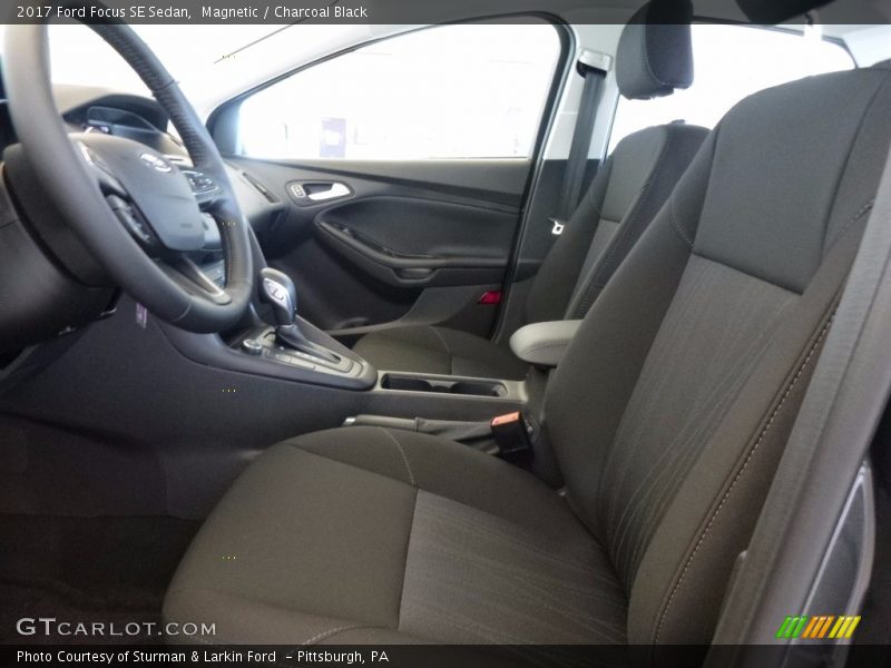 Magnetic / Charcoal Black 2017 Ford Focus SE Sedan