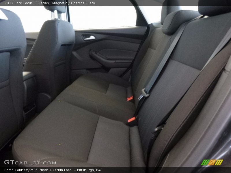 Magnetic / Charcoal Black 2017 Ford Focus SE Sedan