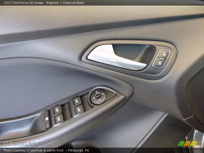 Magnetic / Charcoal Black 2017 Ford Focus SE Sedan