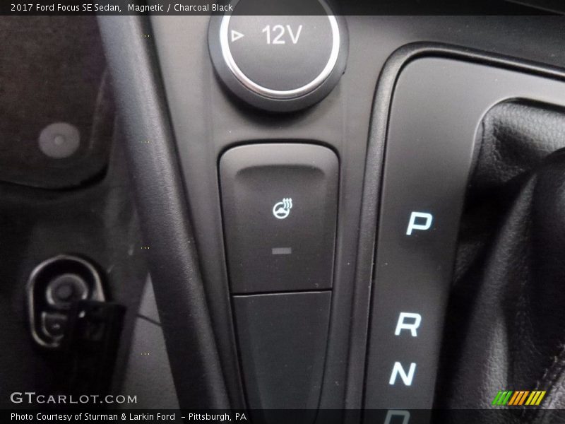 Magnetic / Charcoal Black 2017 Ford Focus SE Sedan