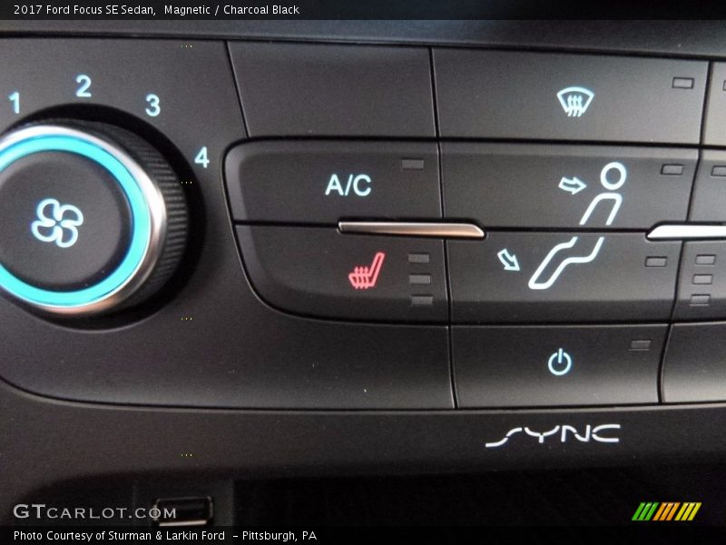 Magnetic / Charcoal Black 2017 Ford Focus SE Sedan
