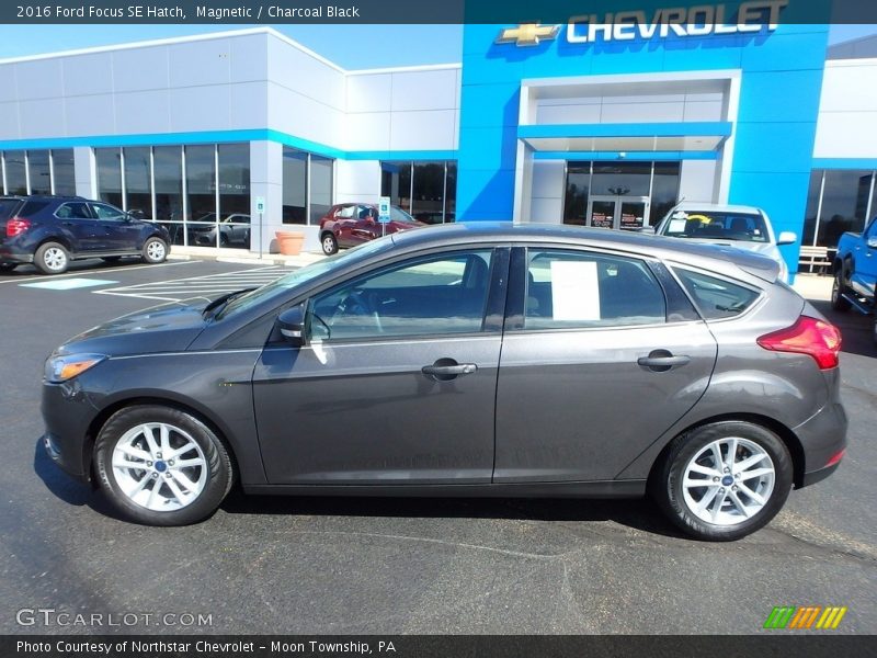 Magnetic / Charcoal Black 2016 Ford Focus SE Hatch