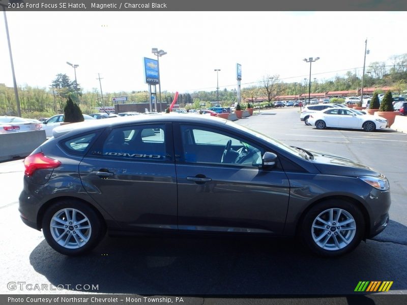 Magnetic / Charcoal Black 2016 Ford Focus SE Hatch