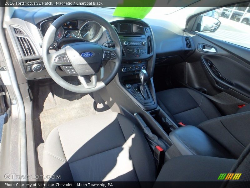 Magnetic / Charcoal Black 2016 Ford Focus SE Hatch