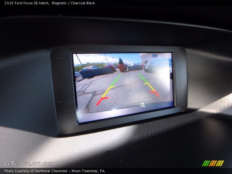 Magnetic / Charcoal Black 2016 Ford Focus SE Hatch