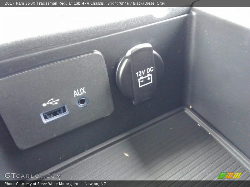 Bright White / Black/Diesel Gray 2017 Ram 3500 Tradesman Regular Cab 4x4 Chassis
