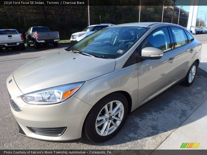 Tectonic / Charcoal Black 2016 Ford Focus SE Sedan