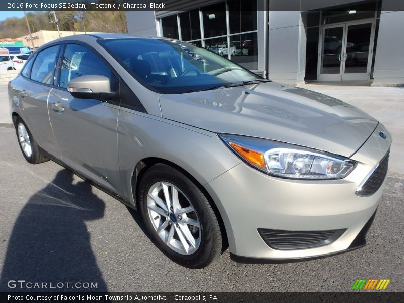 Tectonic / Charcoal Black 2016 Ford Focus SE Sedan