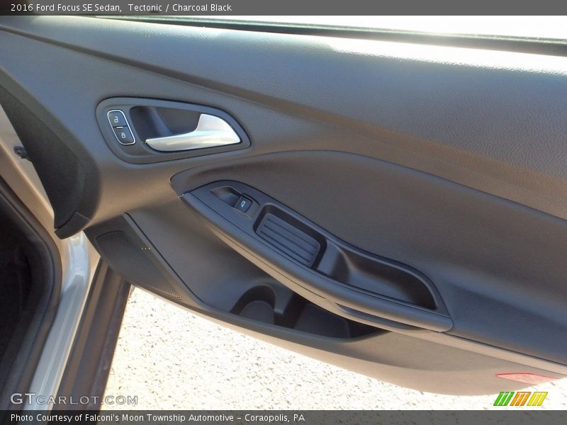 Tectonic / Charcoal Black 2016 Ford Focus SE Sedan