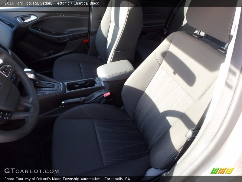 Tectonic / Charcoal Black 2016 Ford Focus SE Sedan