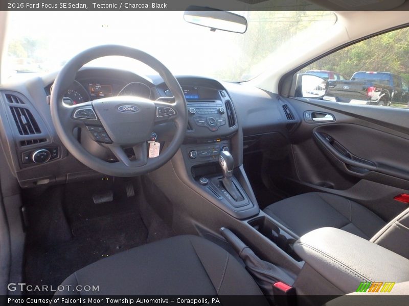 Tectonic / Charcoal Black 2016 Ford Focus SE Sedan