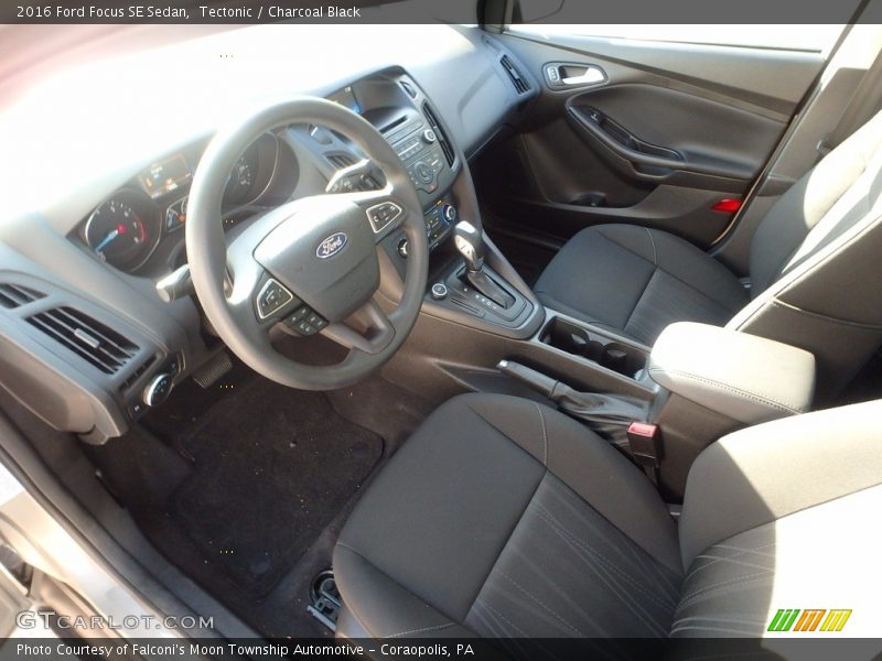 Tectonic / Charcoal Black 2016 Ford Focus SE Sedan