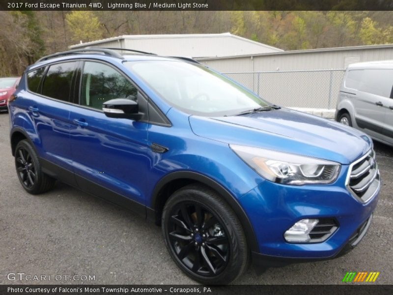 Front 3/4 View of 2017 Escape Titanium 4WD
