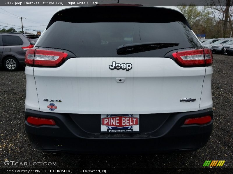 Bright White / Black 2017 Jeep Cherokee Latitude 4x4
