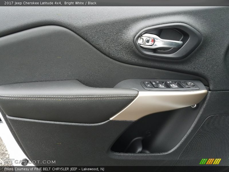 Bright White / Black 2017 Jeep Cherokee Latitude 4x4