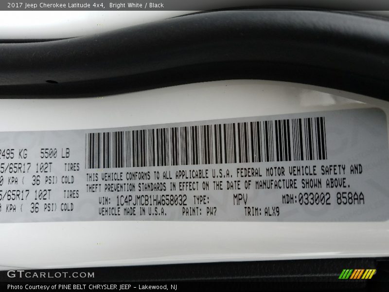 Bright White / Black 2017 Jeep Cherokee Latitude 4x4