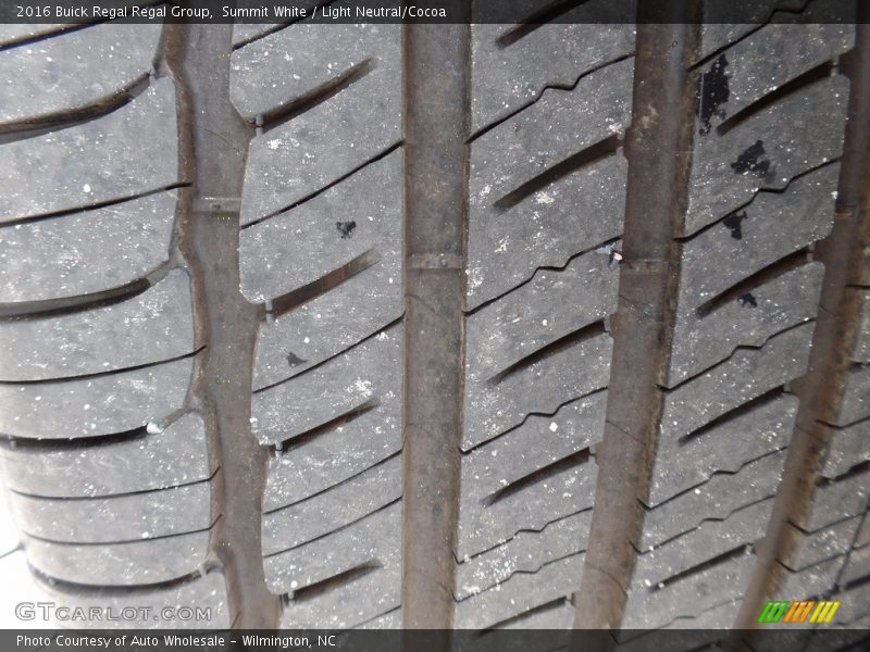 Summit White / Light Neutral/Cocoa 2016 Buick Regal Regal Group