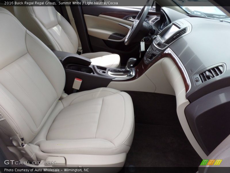 Summit White / Light Neutral/Cocoa 2016 Buick Regal Regal Group