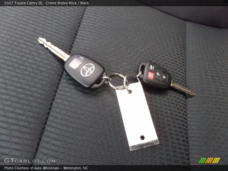 Creme Brulee Mica / Black 2017 Toyota Camry SE