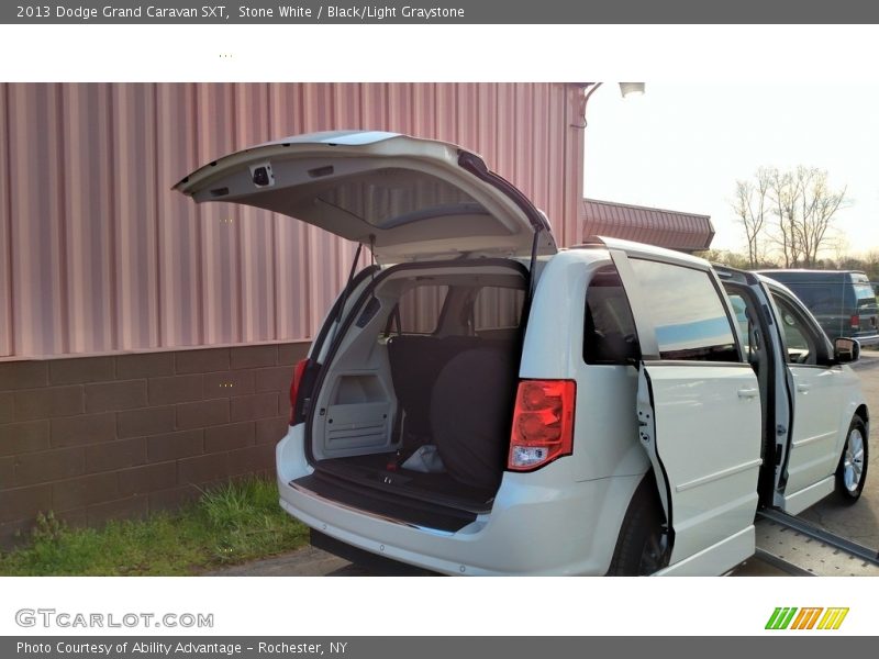 Stone White / Black/Light Graystone 2013 Dodge Grand Caravan SXT