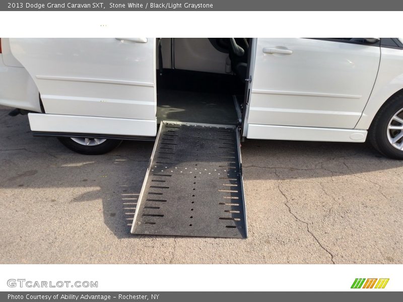 Stone White / Black/Light Graystone 2013 Dodge Grand Caravan SXT