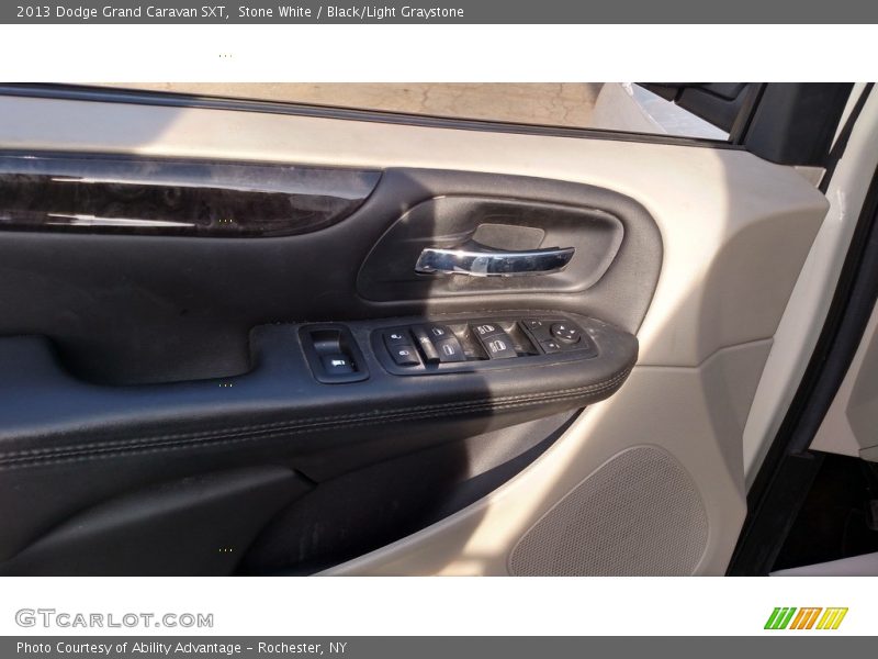 Stone White / Black/Light Graystone 2013 Dodge Grand Caravan SXT