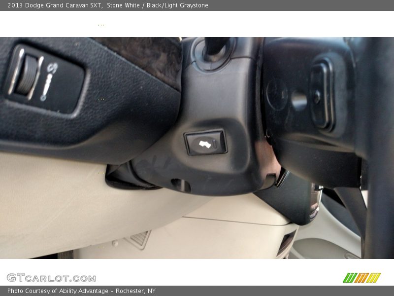 Stone White / Black/Light Graystone 2013 Dodge Grand Caravan SXT