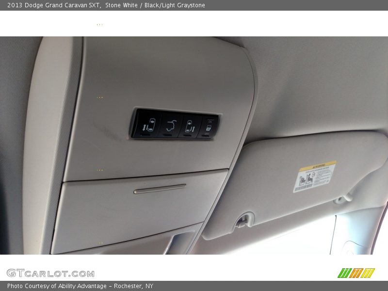 Stone White / Black/Light Graystone 2013 Dodge Grand Caravan SXT