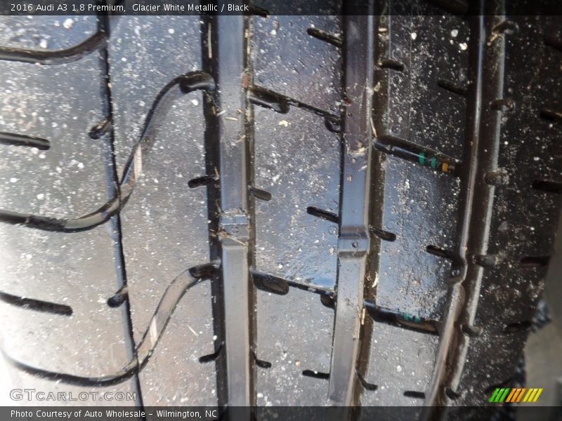 Glacier White Metallic / Black 2016 Audi A3 1.8 Premium