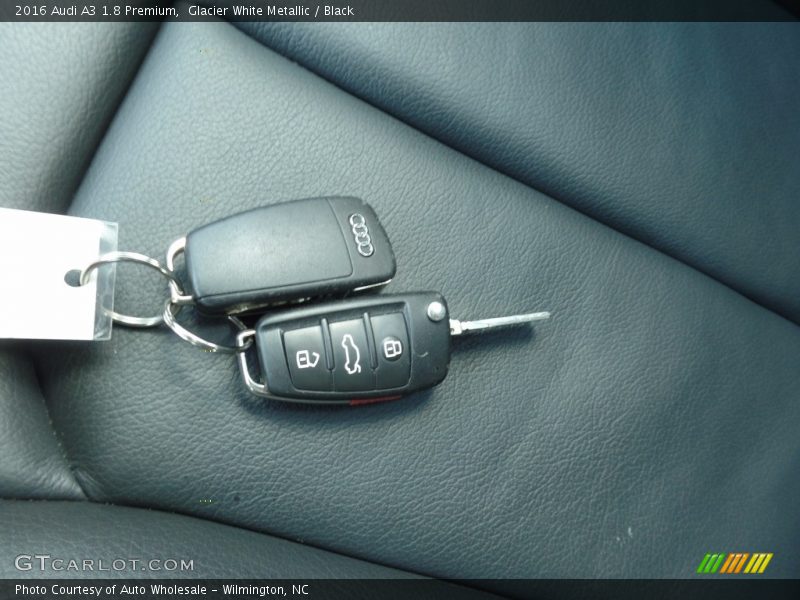Glacier White Metallic / Black 2016 Audi A3 1.8 Premium