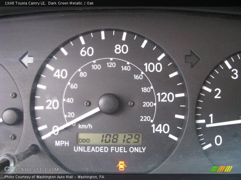 Dark Green Metallic / Oak 1998 Toyota Camry LE