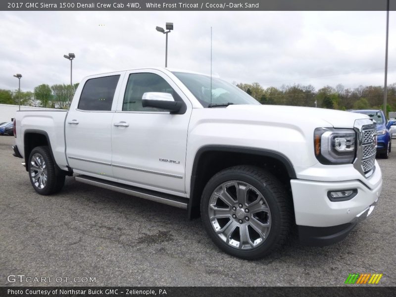 Front 3/4 View of 2017 Sierra 1500 Denali Crew Cab 4WD