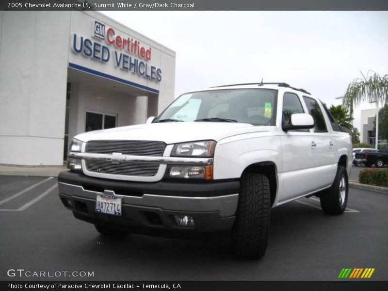 Summit White / Gray/Dark Charcoal 2005 Chevrolet Avalanche LS