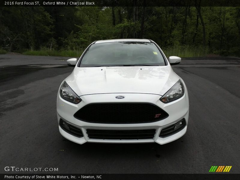 Oxford White / Charcoal Black 2016 Ford Focus ST