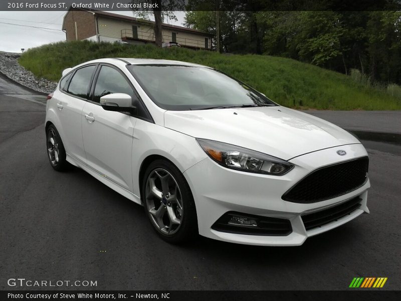 Oxford White / Charcoal Black 2016 Ford Focus ST