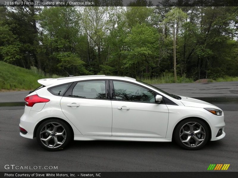 Oxford White / Charcoal Black 2016 Ford Focus ST
