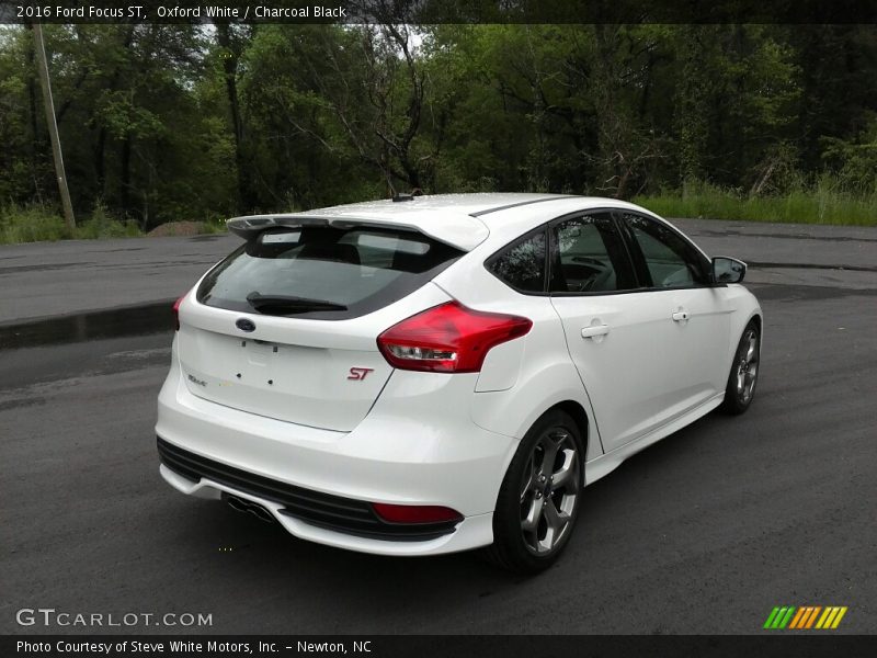 Oxford White / Charcoal Black 2016 Ford Focus ST
