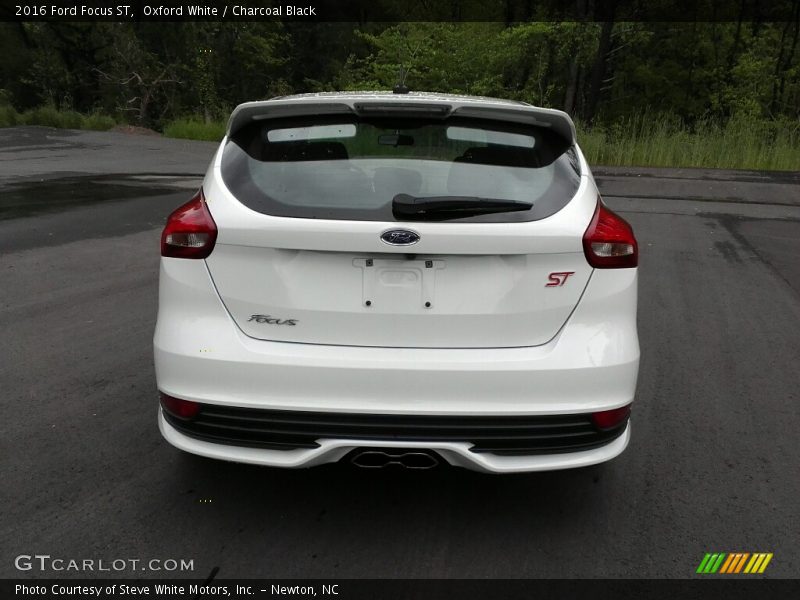 Oxford White / Charcoal Black 2016 Ford Focus ST