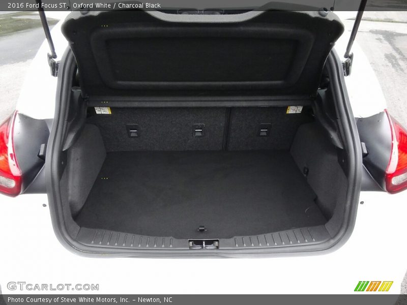 Oxford White / Charcoal Black 2016 Ford Focus ST