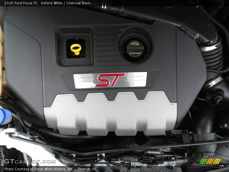 Oxford White / Charcoal Black 2016 Ford Focus ST