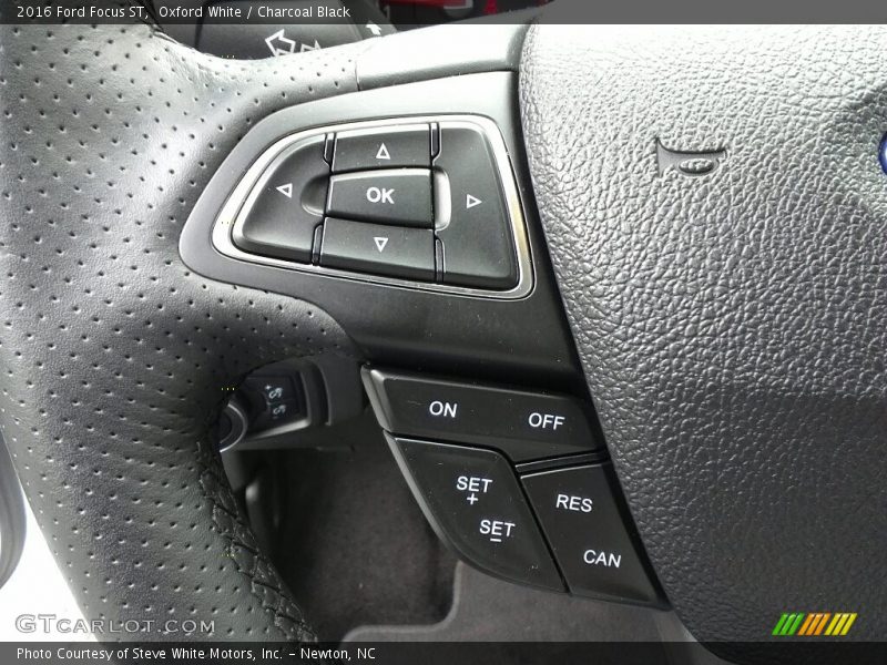 Oxford White / Charcoal Black 2016 Ford Focus ST